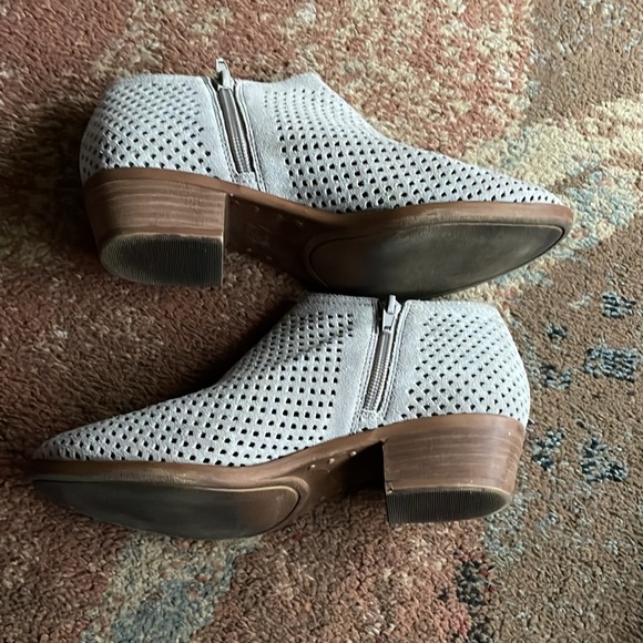 Women’s size 7M LUCKY BRAND LP-BAYLAH2 ANKLE BOOTS - Picture 2 of 7